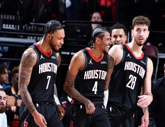 包含火箭三巨头联手，爆发新星得分突破，格林冲击季后赛！的词条