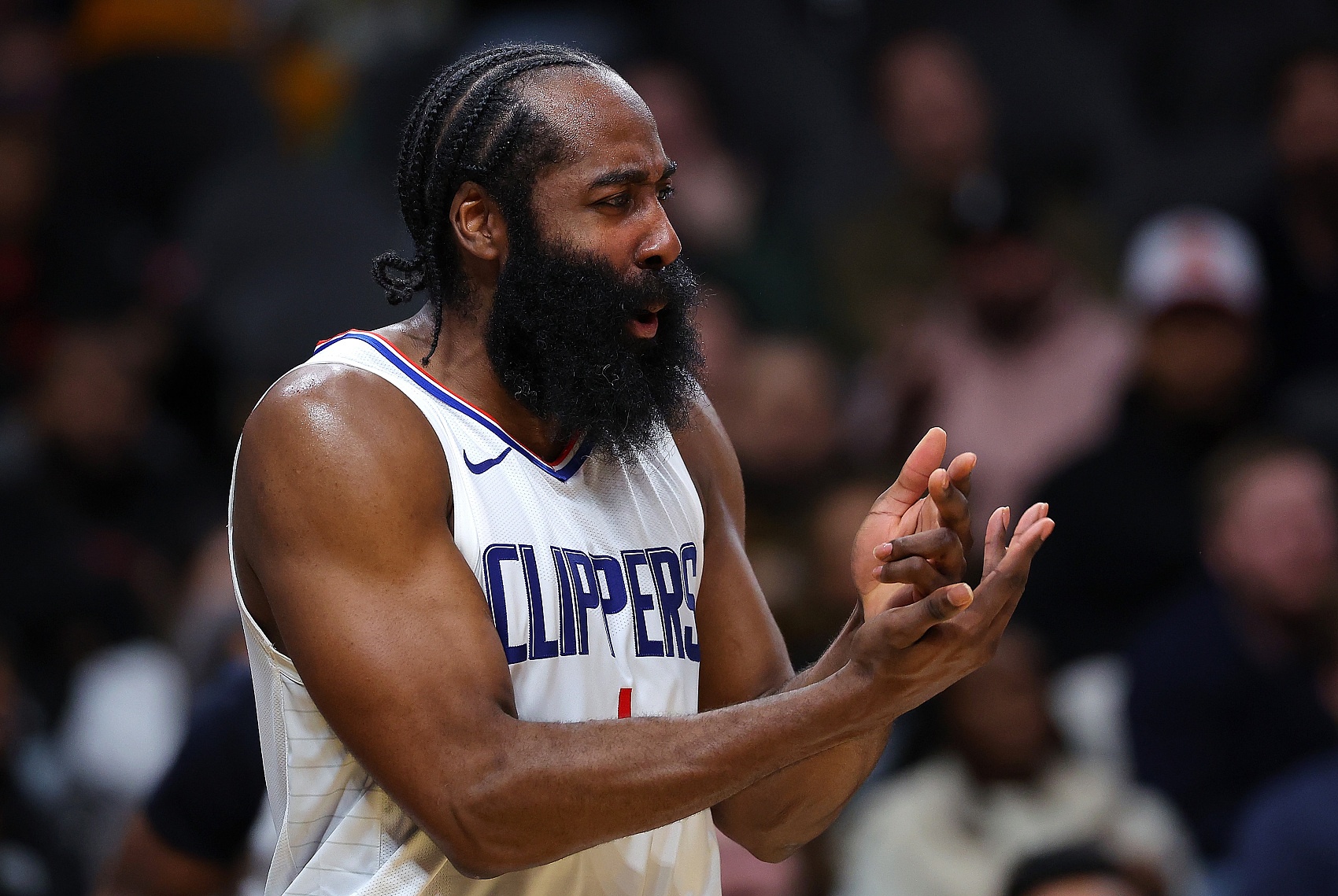 包含哈登回归赛场，逆转首场状态亮眼，FPX观众沸腾！的词条