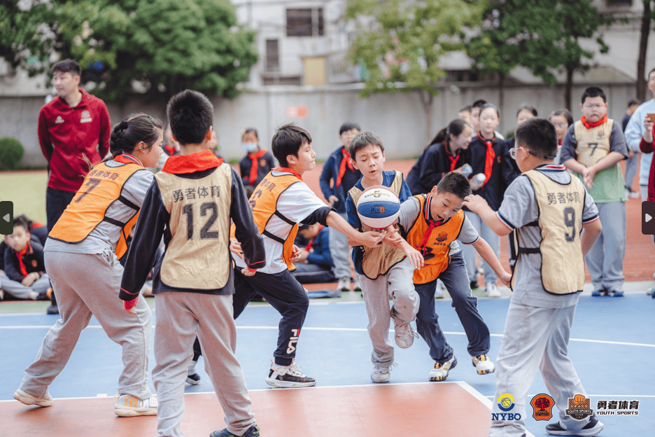 TheShy迎来二十赛季出色发挥，FPX观众热烈欢呼！